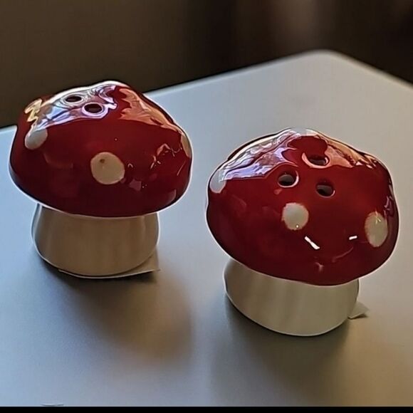 Mini Mushrooms Salt and Pepper Shaker - Picture 1 of 3